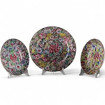 3 Piatti in porcellana decorati con motivi vegetali, '900