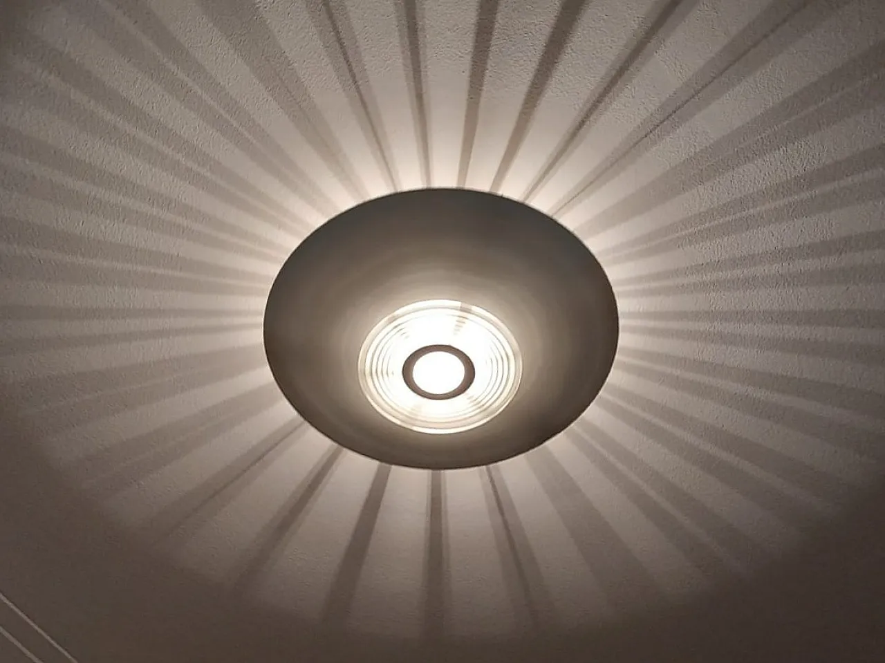 Lampada da soffitto Moni in metallo verniciato e vetro, anni '80 8