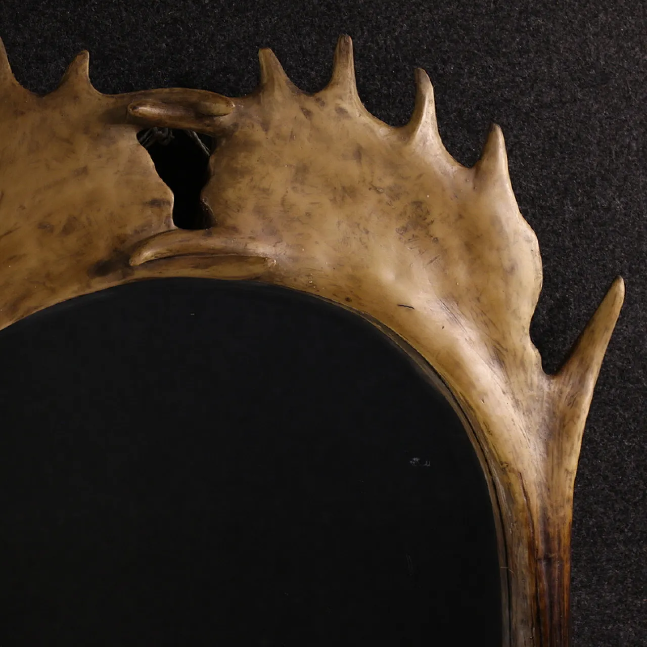 Specchiera ovale francese con corna in resina, anni '80 9