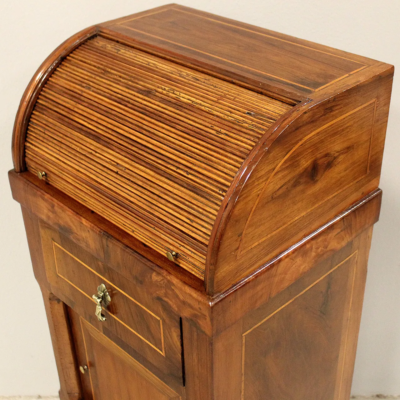 Direttorio bedside table in 18th century Italian inlaid walnut 9
