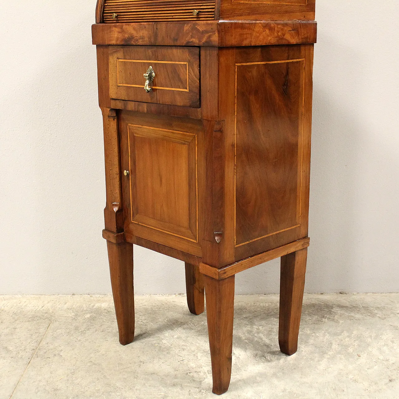 Direttorio bedside table in 18th century Italian inlaid walnut 12