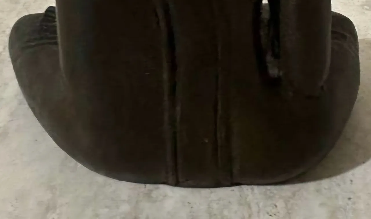 First seated Buddha in Ayutthaya, traces of original gilding, 1600 5