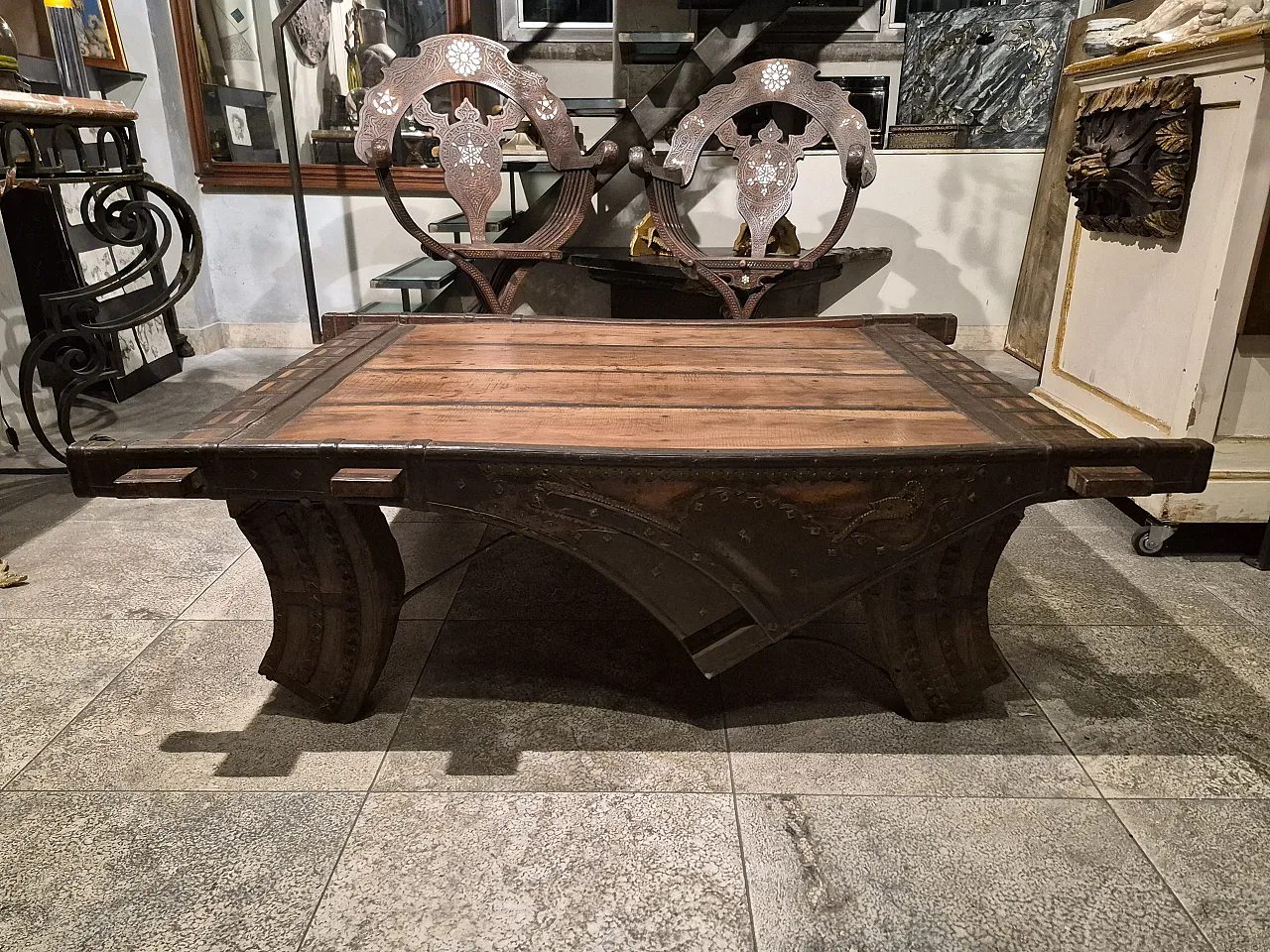 Tavolino da salotto in legno e ferro, India, di inizio '900 2