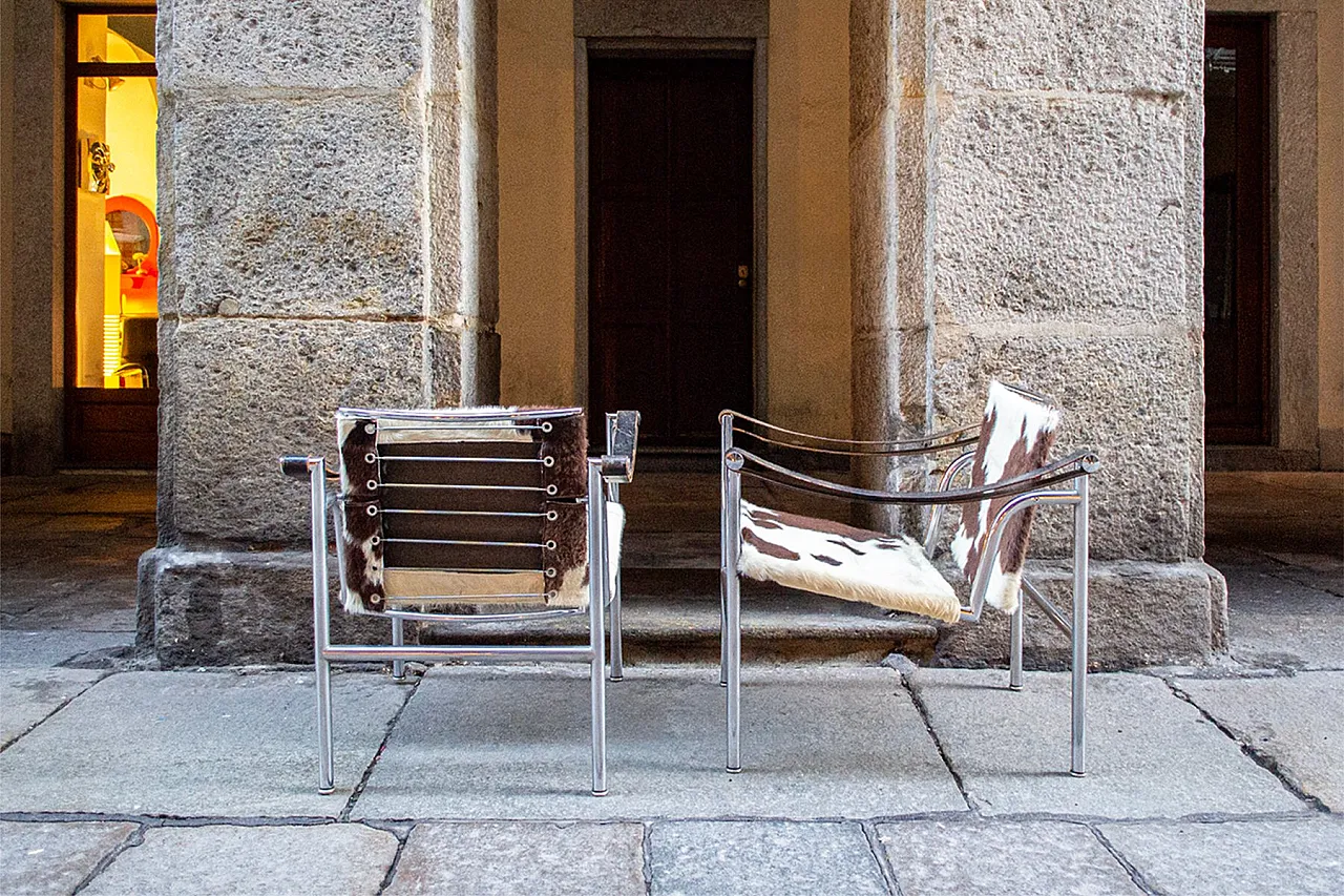 Pair of LC1 armchairs by Le Corbusier for Cassina, 1960s 3