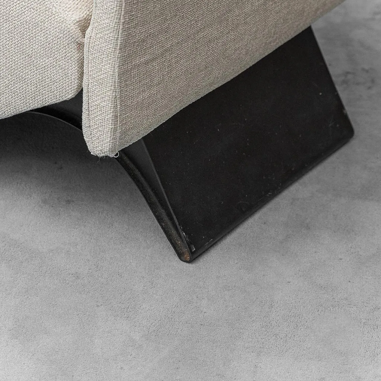 Pair of armchairs in light fabric, 1970s 3