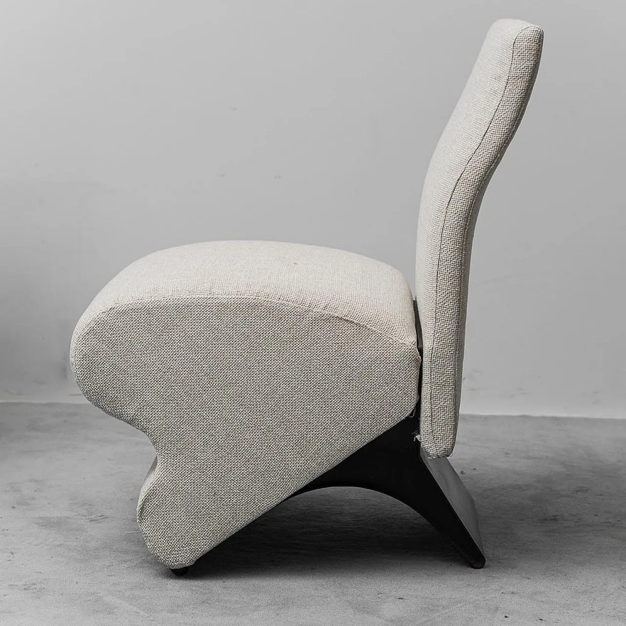 Pair of armchairs in light fabric, 1970s 4