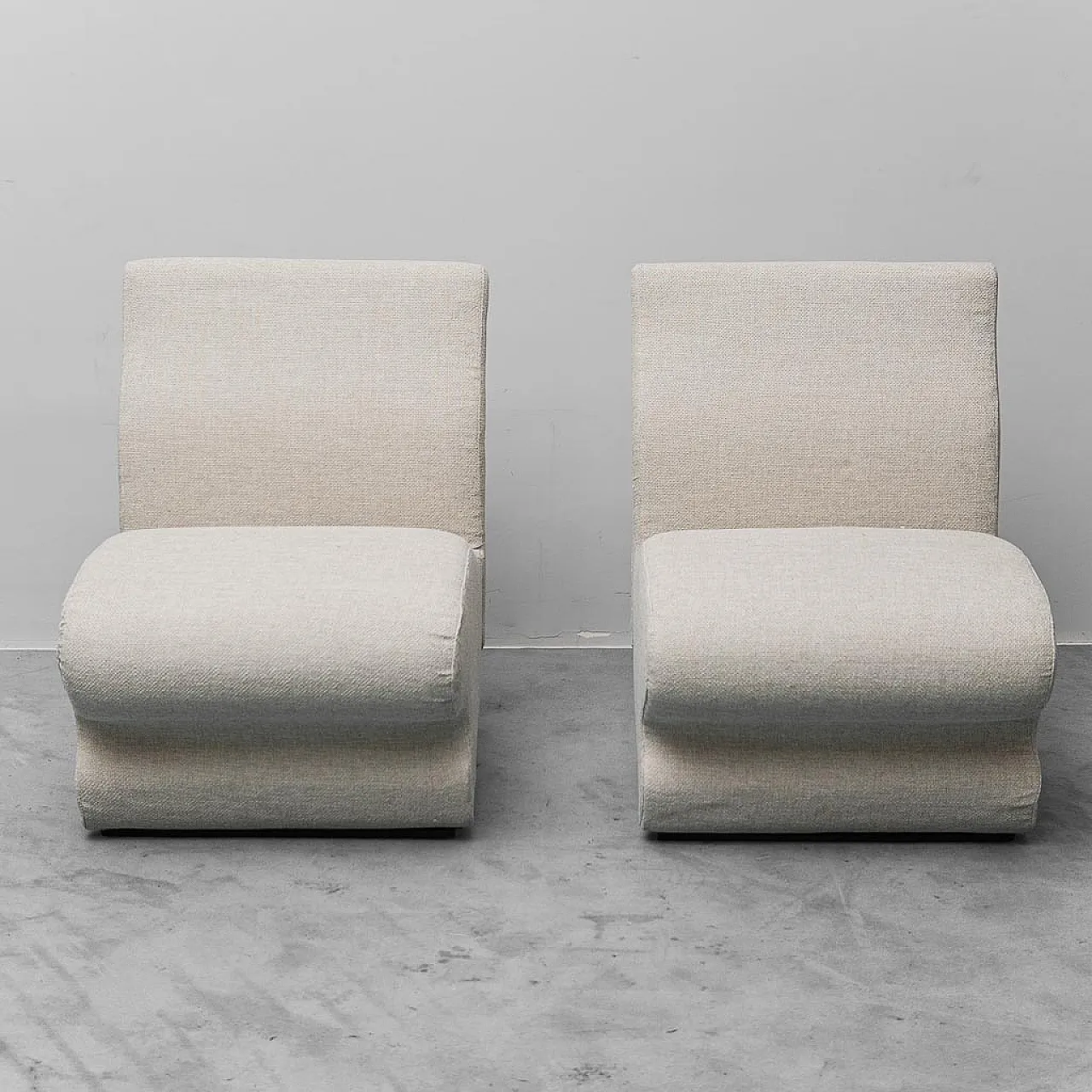 Pair of armchairs in light fabric, 1970s 6