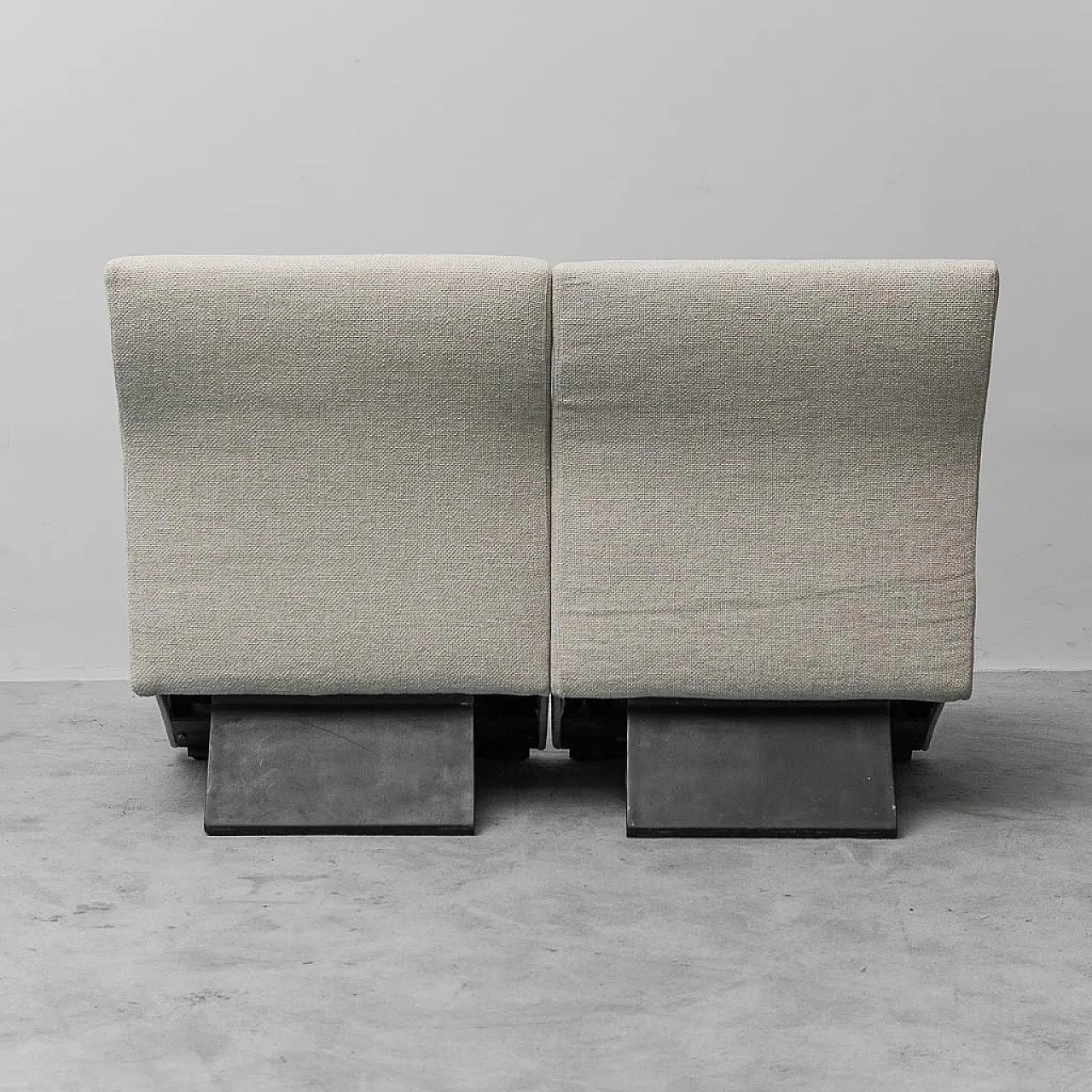 Pair of armchairs in light fabric, 1970s 8