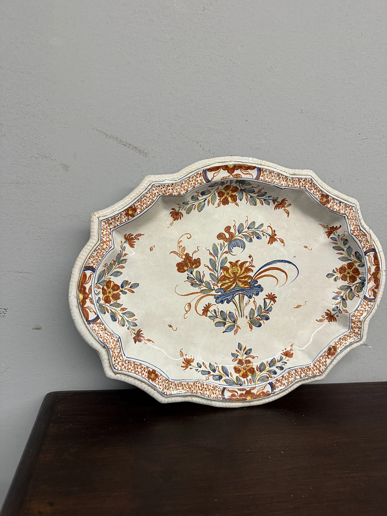 Tray plate, Ferniani manufacture, Faenza, 18th century 2