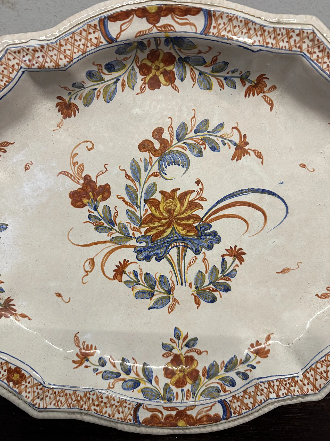 Tray plate, Ferniani manufacture, Faenza, 18th century 4