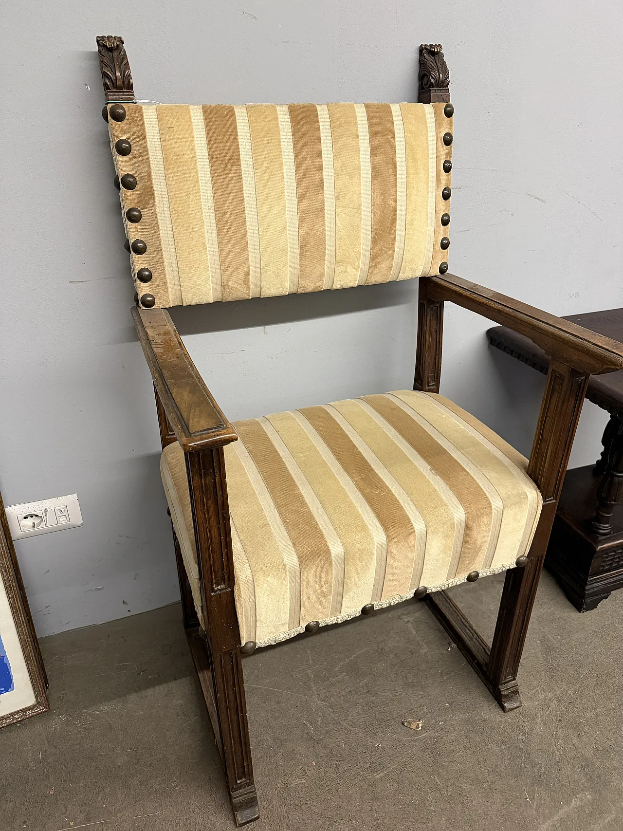Walnut armchair,  17th century 1