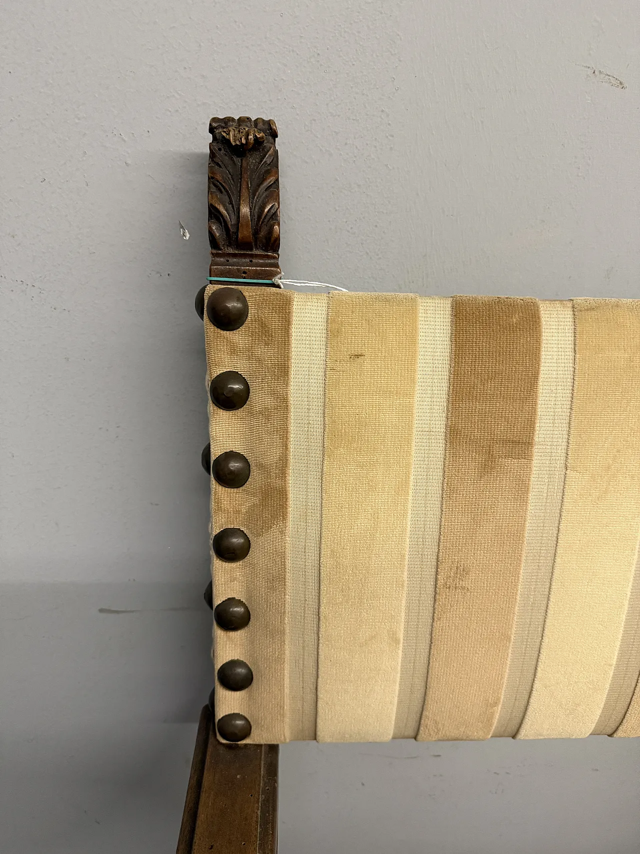 Walnut armchair,  17th century 3