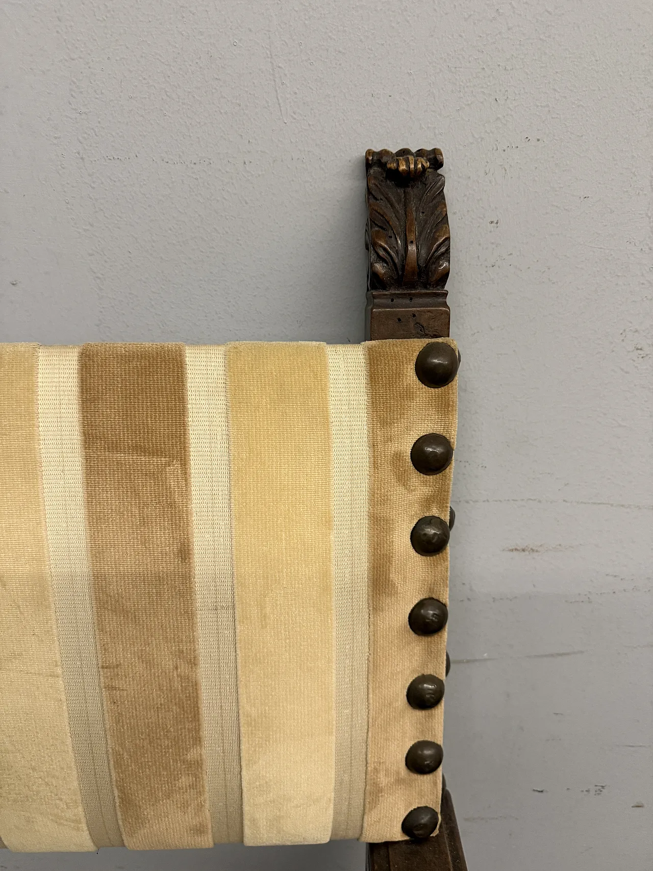 Walnut armchair,  17th century 4