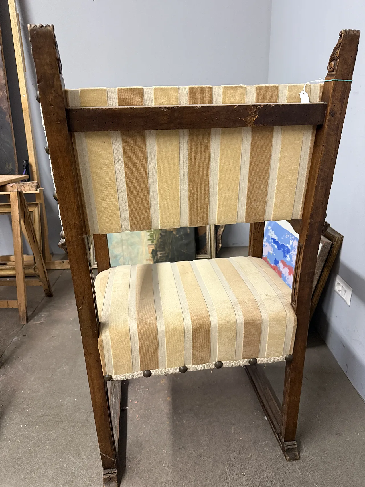 Walnut armchair,  17th century 10