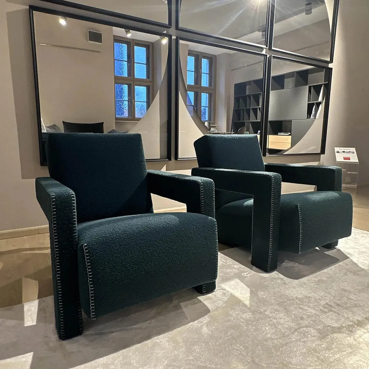 Coppia di poltrone Utrecht 637 in bouclé ottanio blu, 2025 7