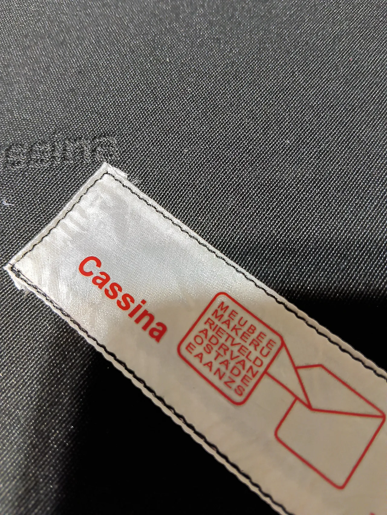 Coppia di poltrone Utrecht 637 in bouclé ottanio blu, 2025 20