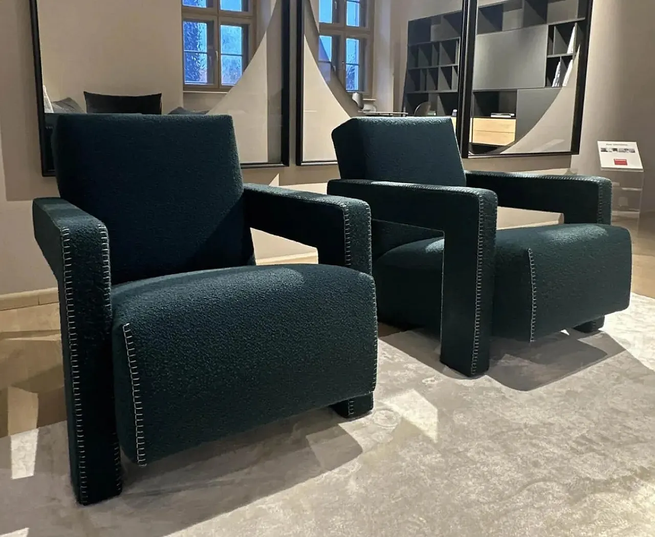 Coppia di poltrone Utrecht 637 in bouclé ottanio blu, 2025 21