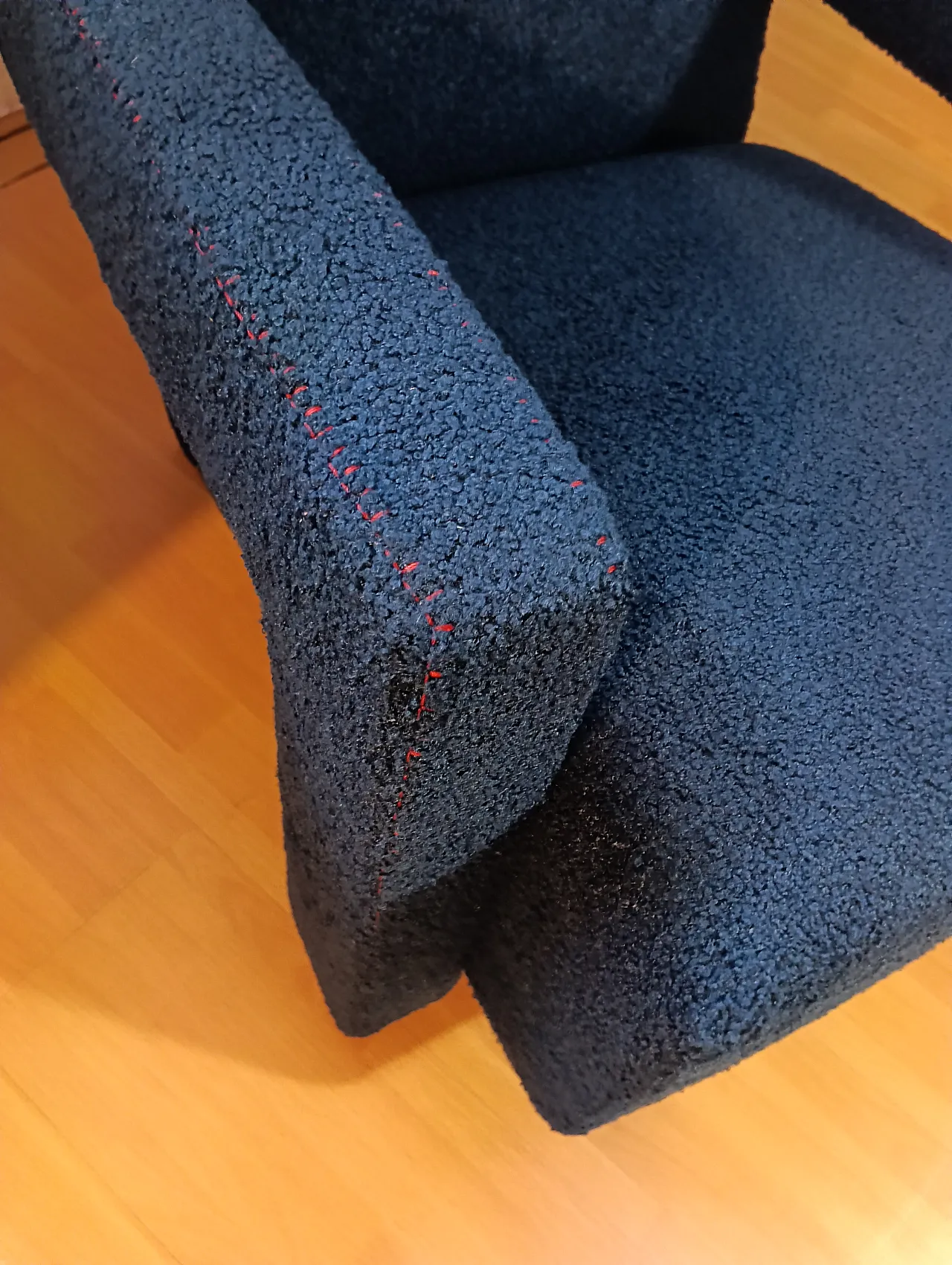 Coppia di Utrecht 637 Cassina in bouclé blu cuciture in rosso, 2000 71