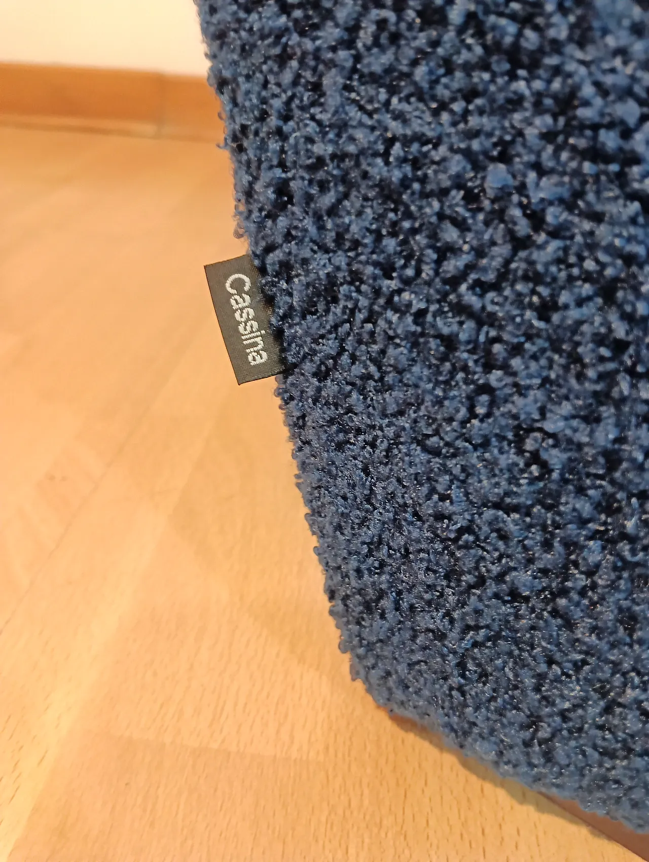 Coppia di Utrecht 637 Cassina in bouclé blu cuciture in rosso, 2000 110