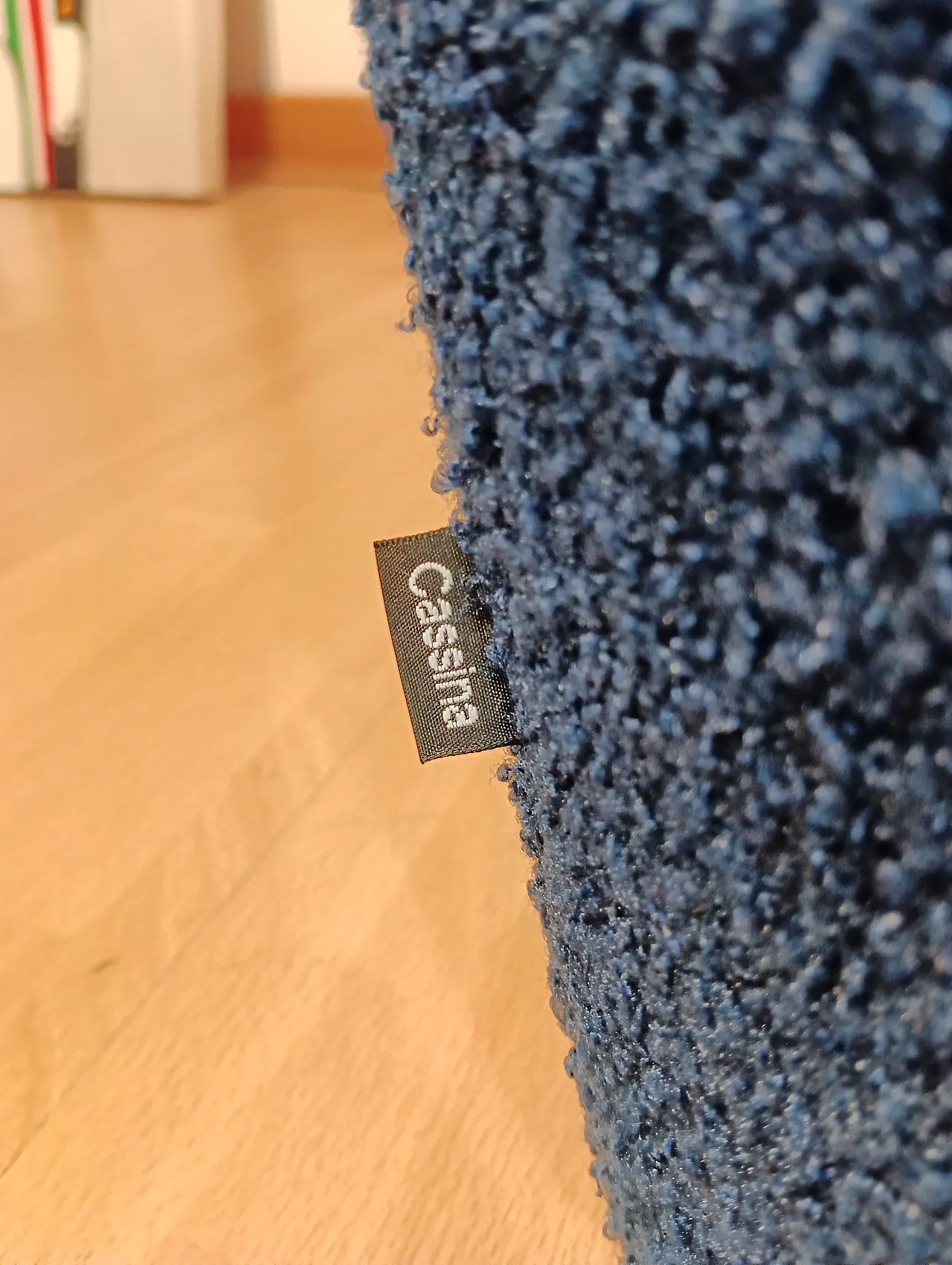 Coppia di Utrecht 637 Cassina in bouclé blu cuciture in rosso, 2000 111