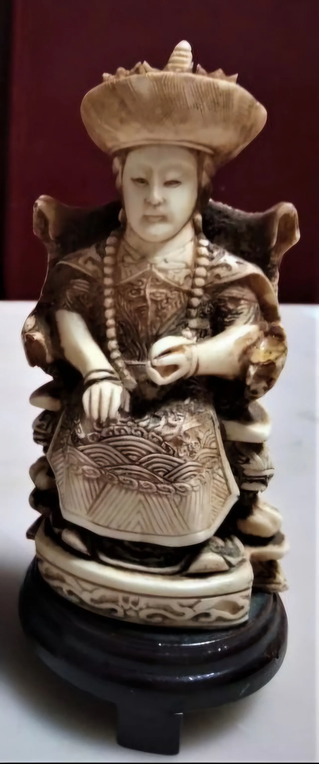 Emperor and empress chinese sculptures in buffalo bone Qing dynasty 8
