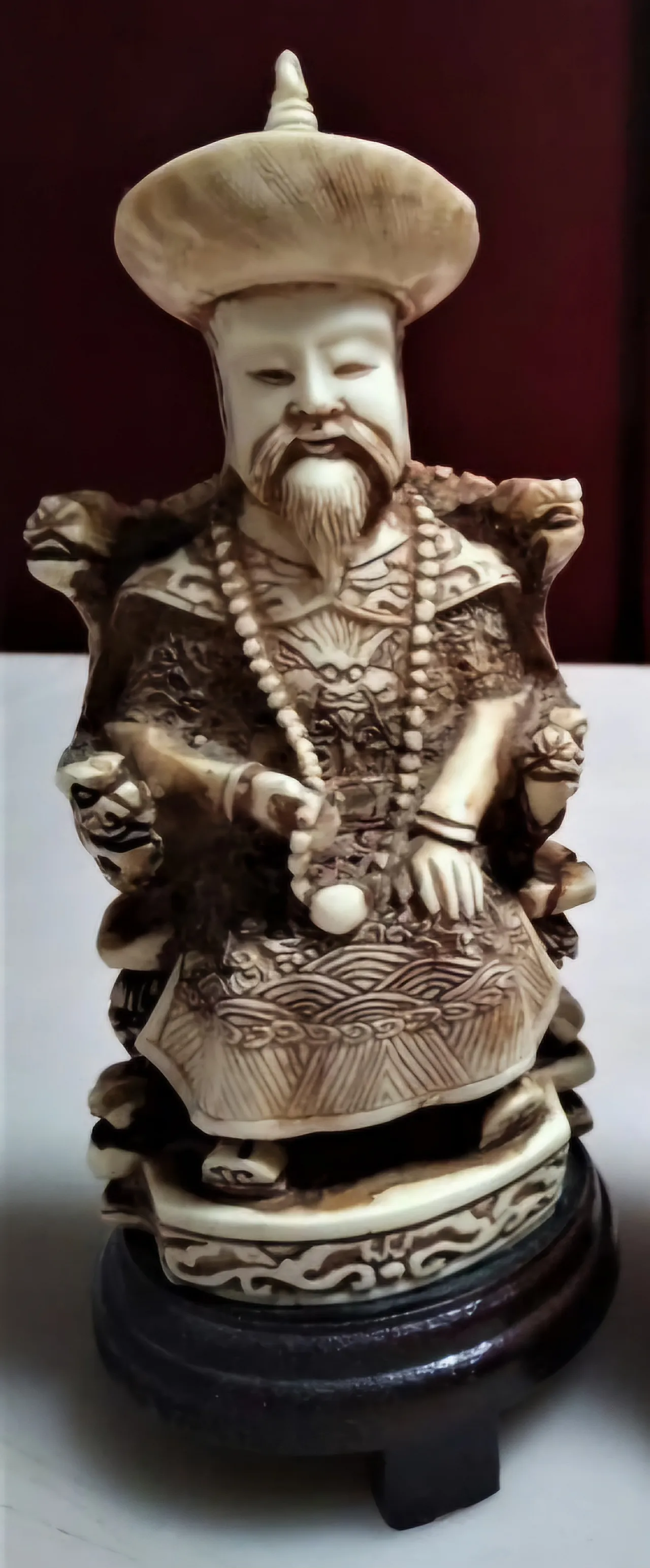 Emperor and empress chinese sculptures in buffalo bone Qing dynasty 10