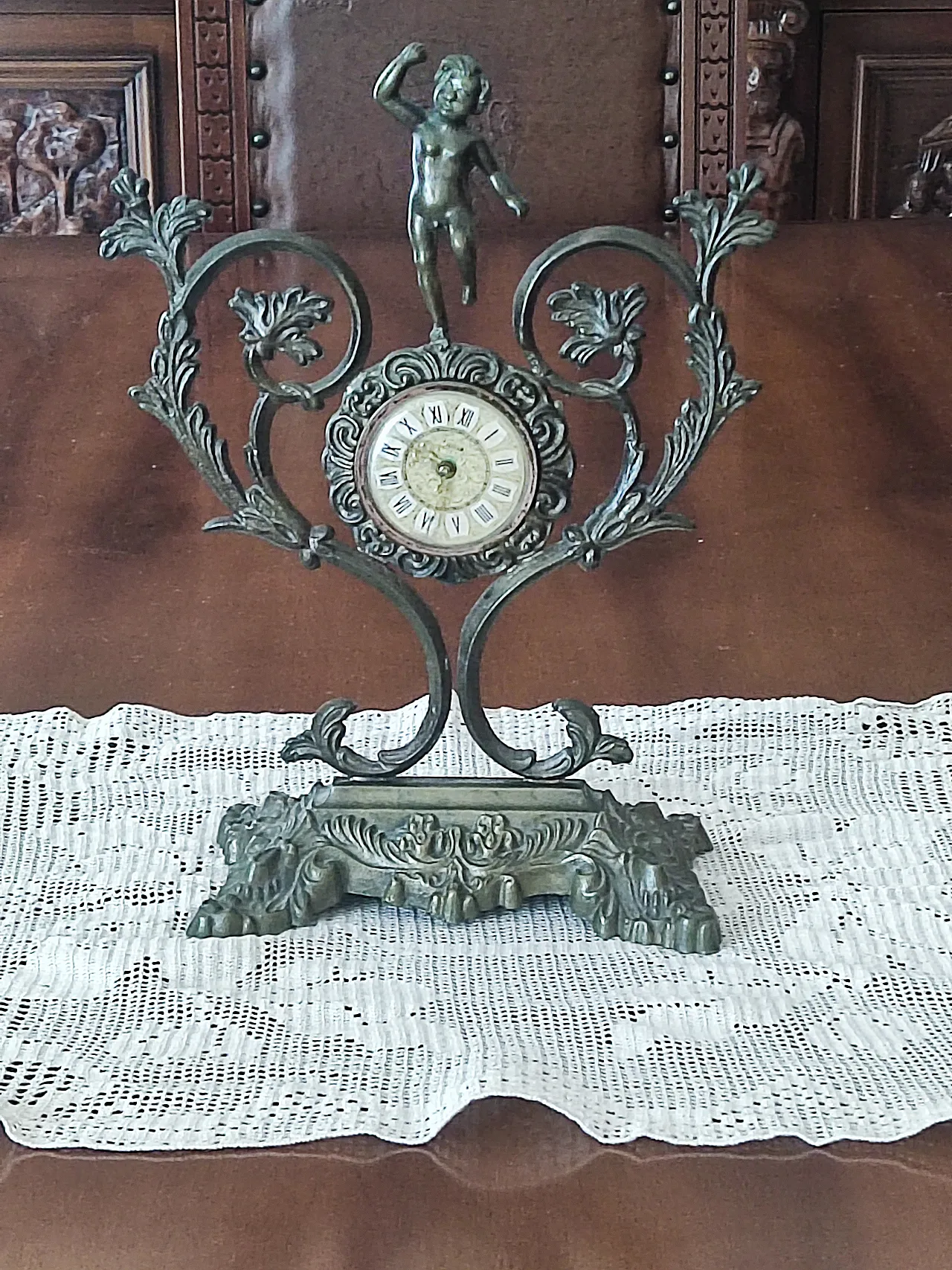 Table clock with bronze cherub, Louis XV style, early 20th century 1