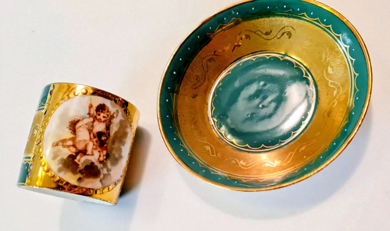 Elegant demitasse cup with saucer *Royal Vienna*, 19th century 4