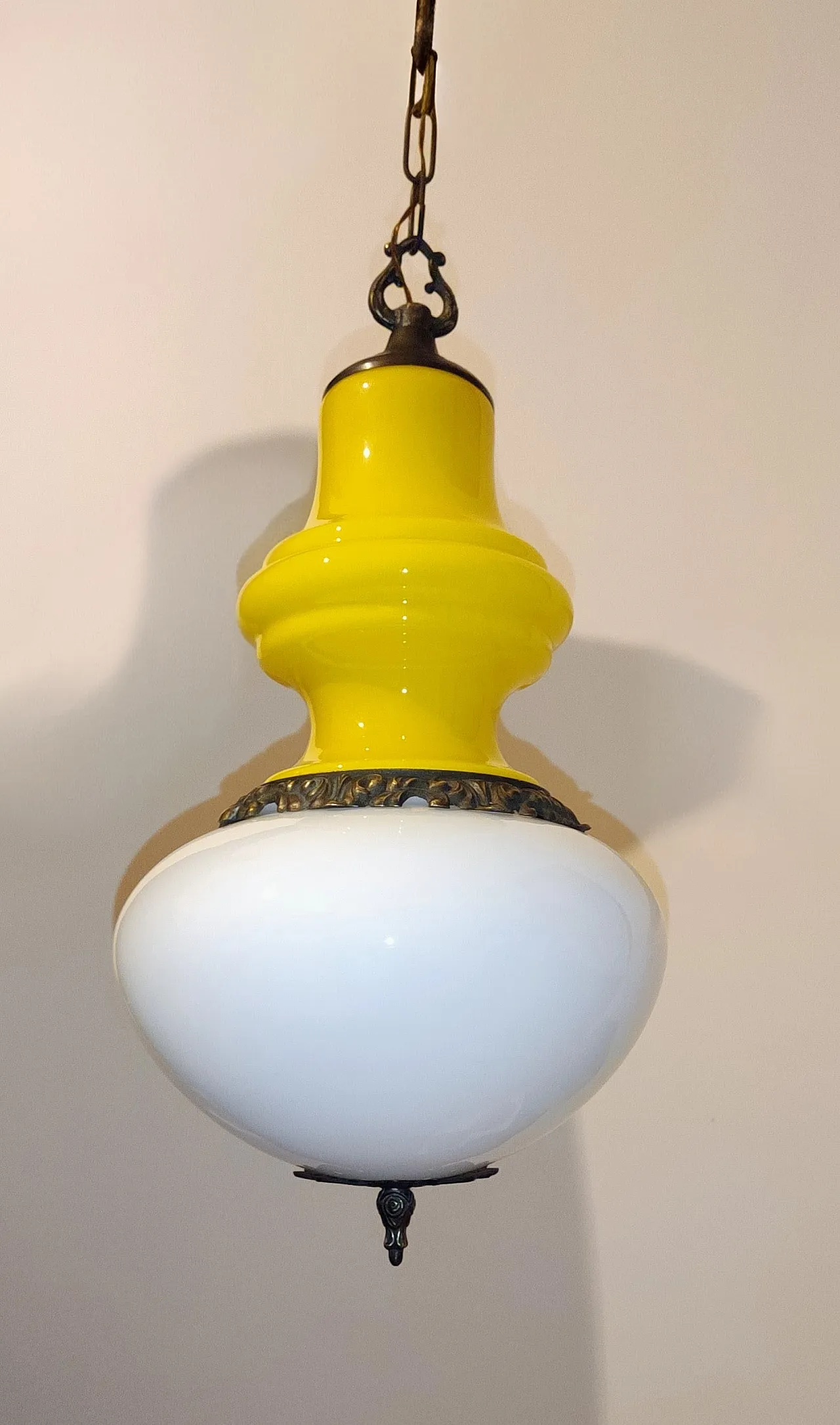Pendant lamp in opaline glass and brass. Italy, 60s 5