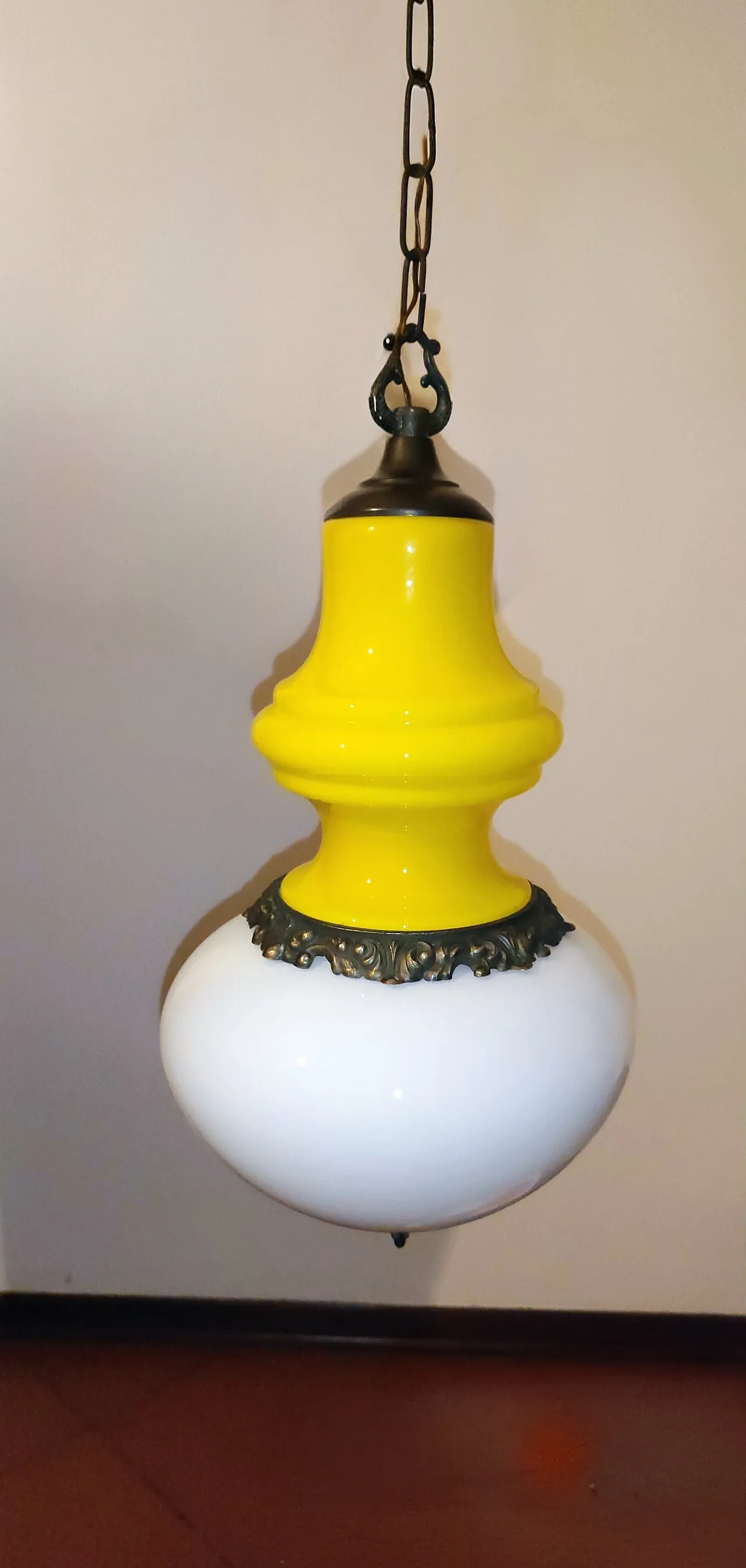 Pendant lamp in opaline glass and brass. Italy, 60s 8