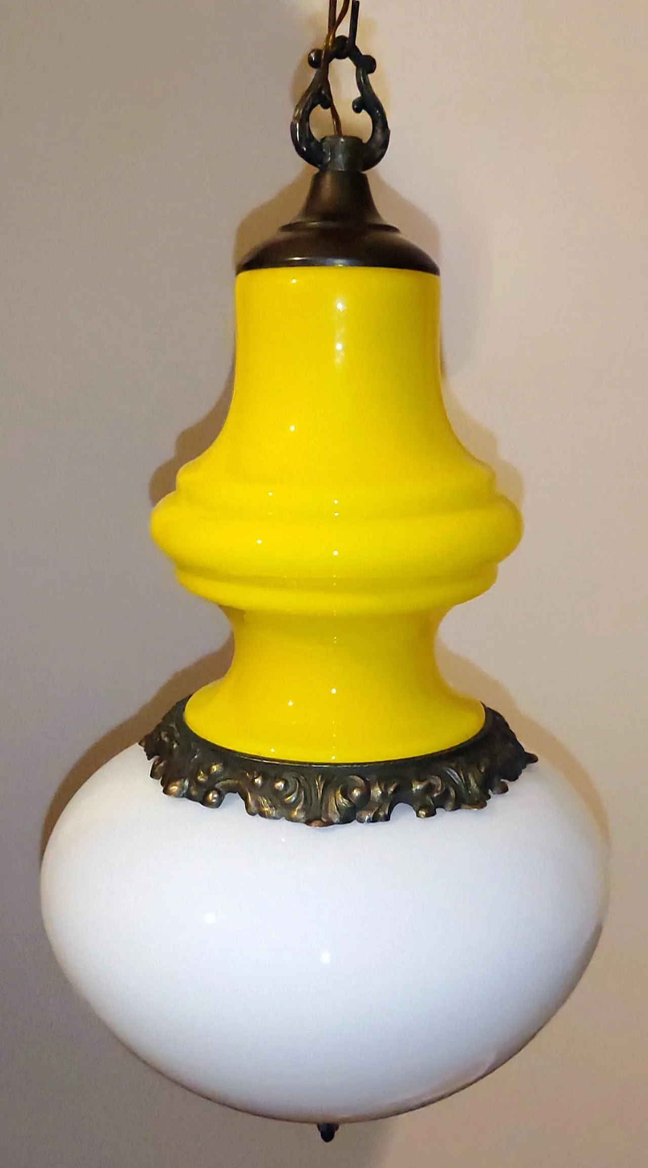 Pendant lamp in opaline glass and brass. Italy, 60s 9