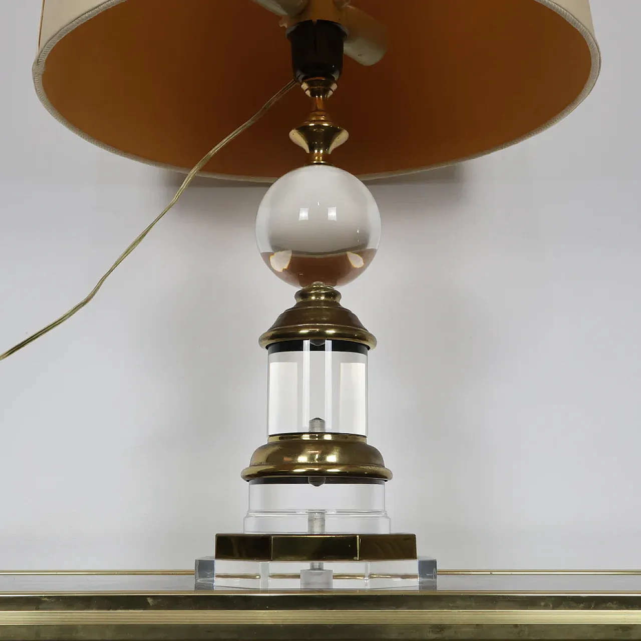 Hollywood Regency acrylic brass lamp, 1970s 6