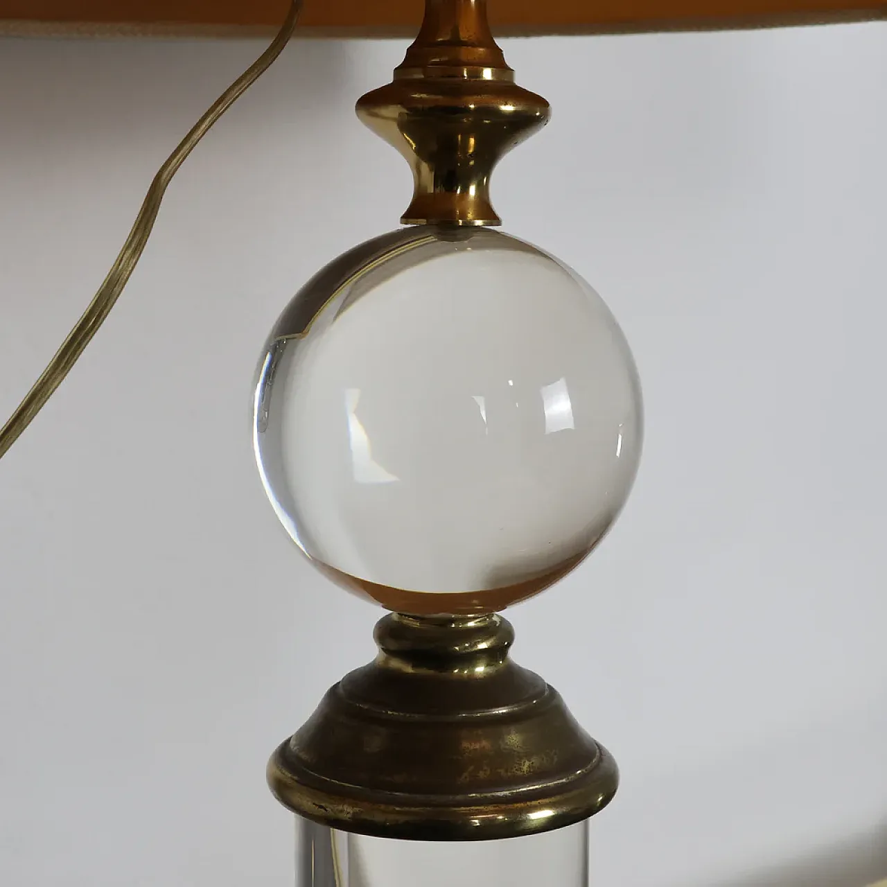 Hollywood Regency acrylic brass lamp, 1970s 7