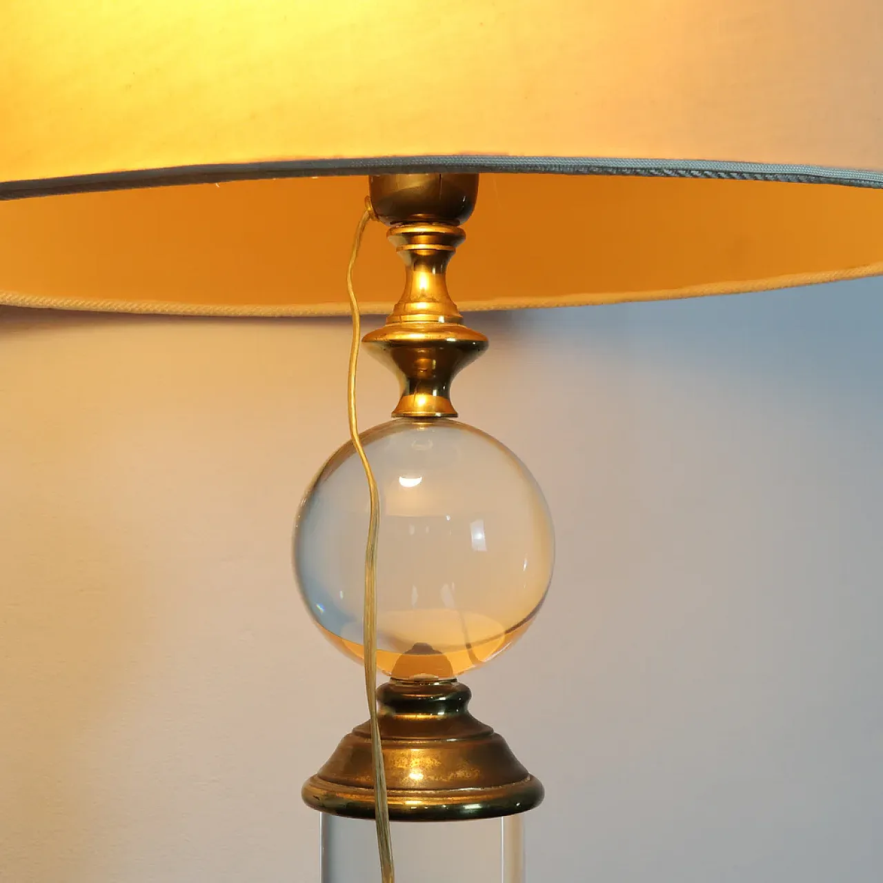 Hollywood Regency acrylic brass lamp, 1970s 8