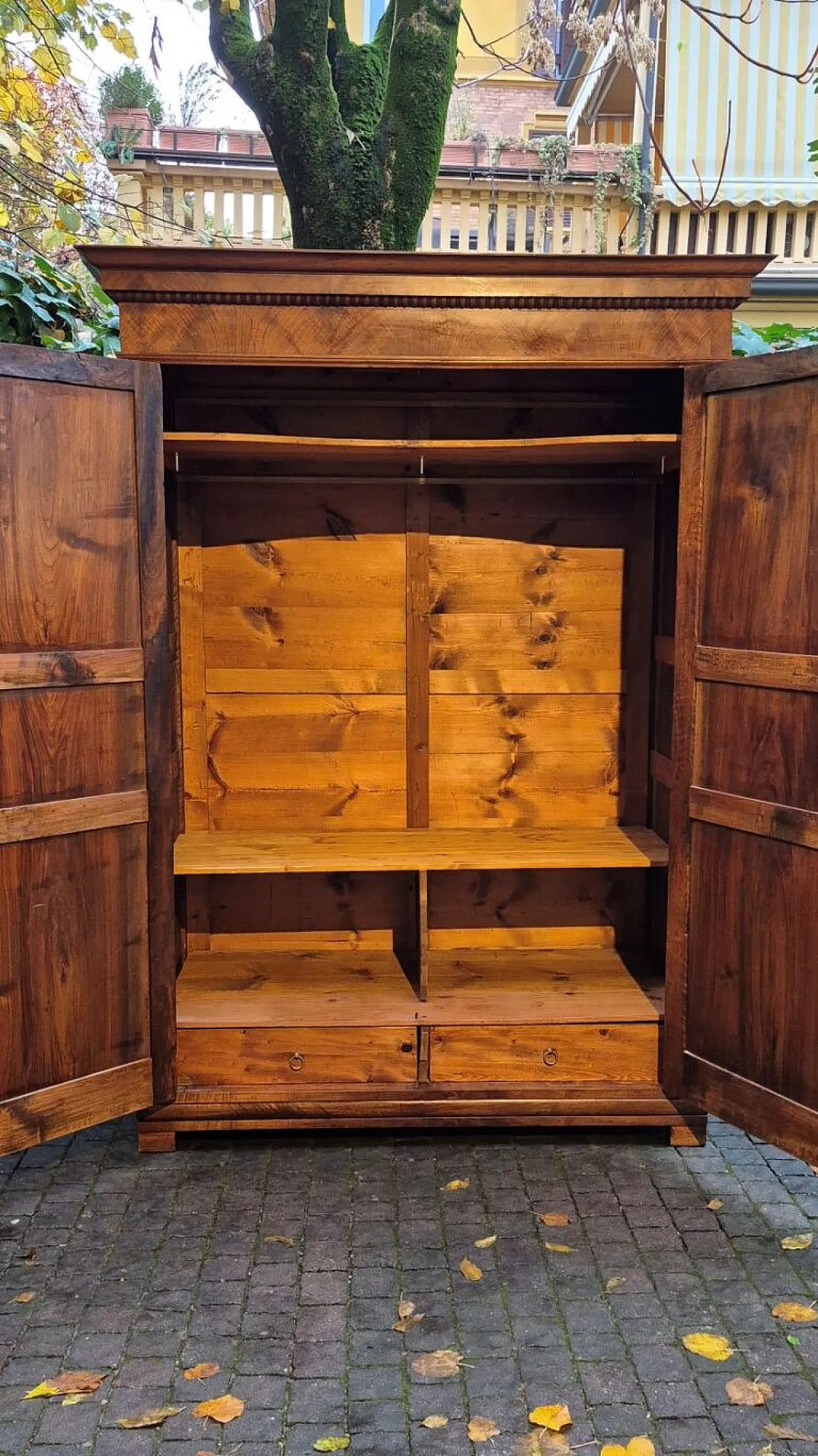 Armadio in legno di noce pannellato, '800 6