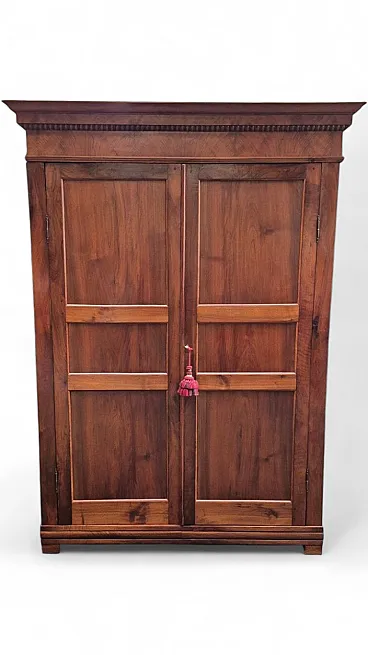 Armadio in legno di noce pannellato, '800
