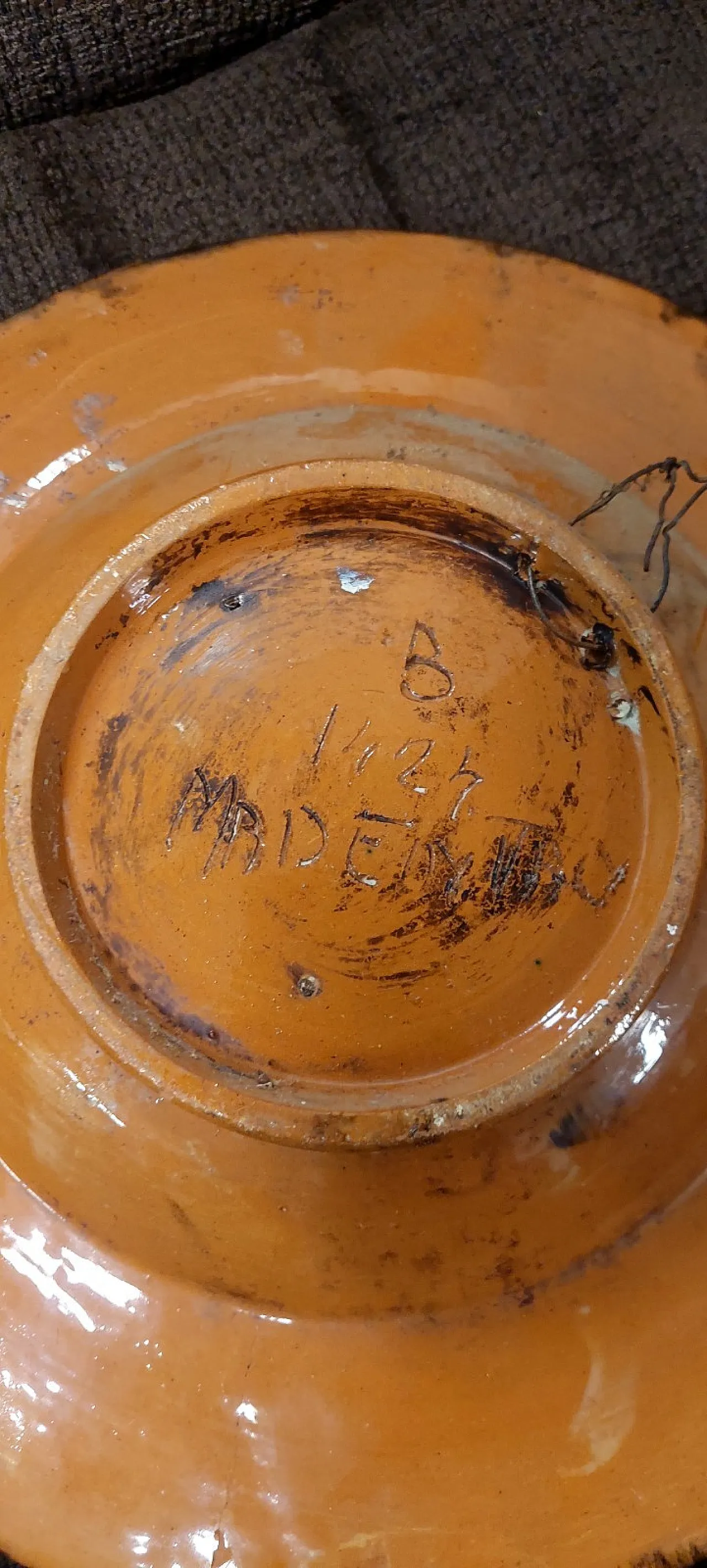 Piatto in ceramica con decoro policromo, primo '900 6