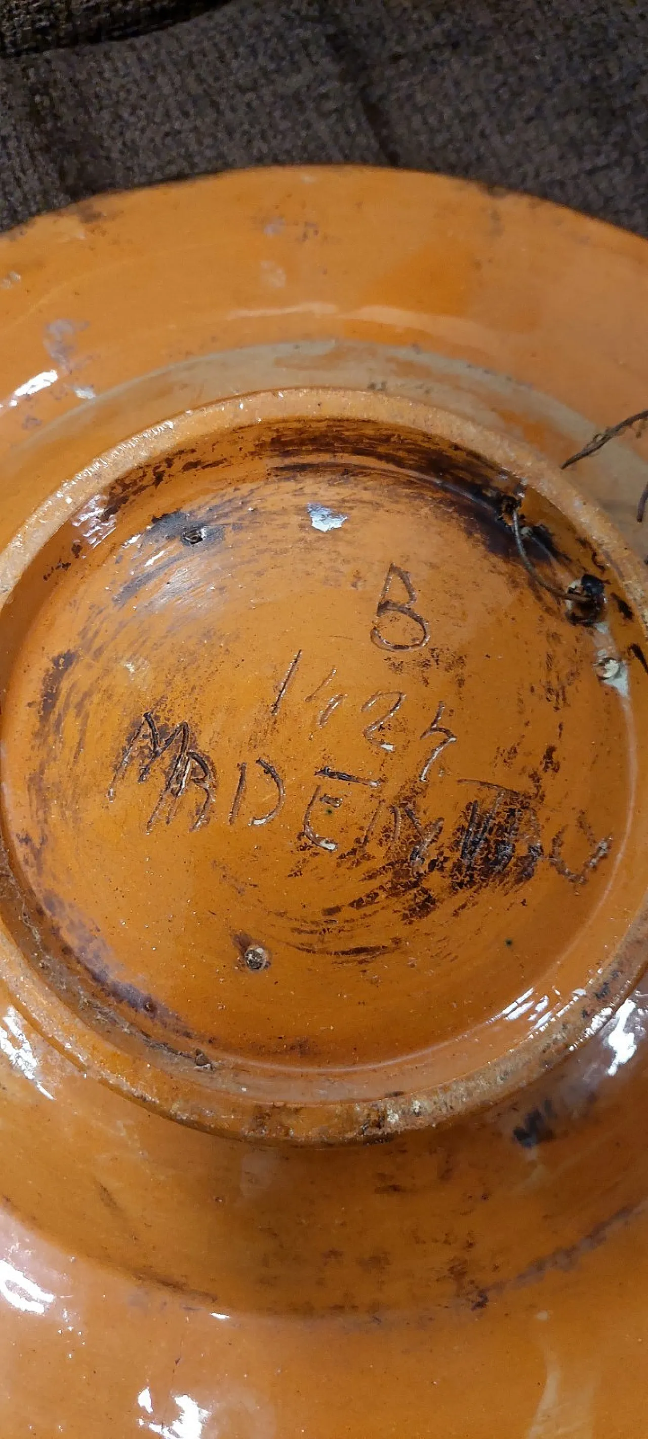 Piatto in ceramica con decoro policromo, primo '900 8