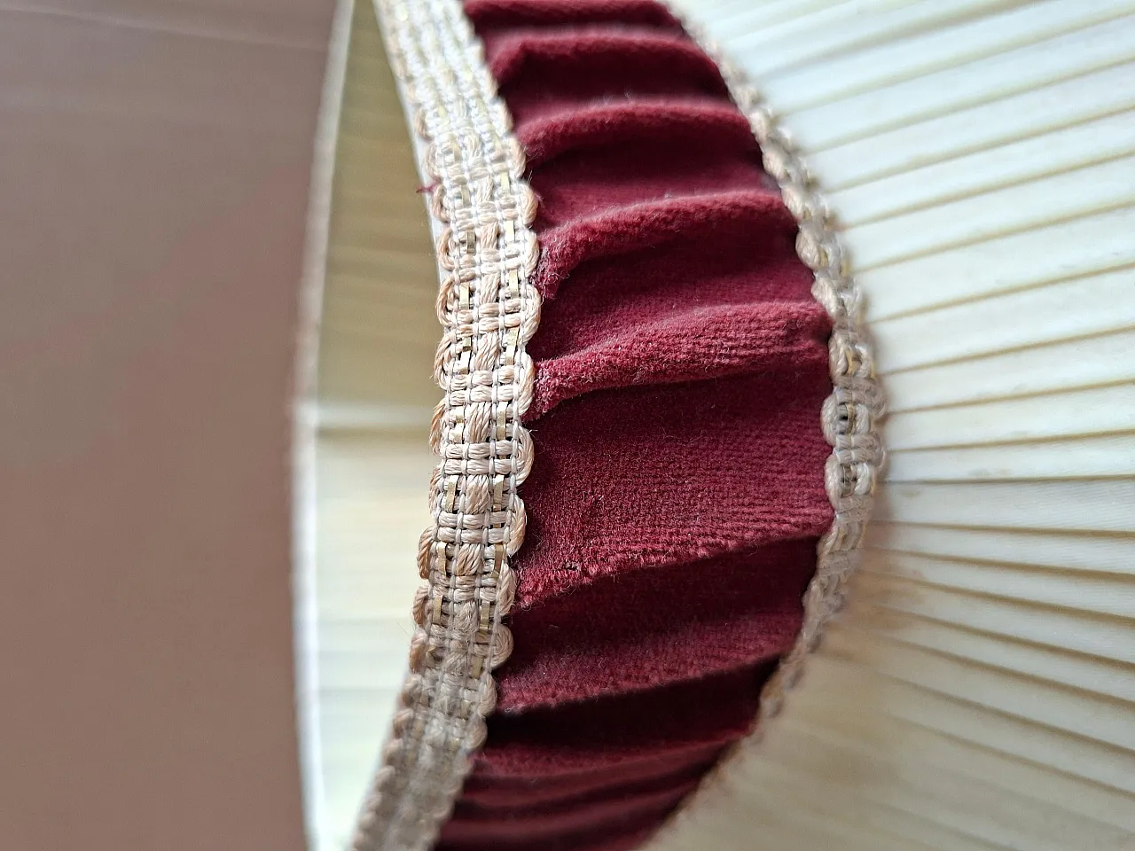 Hand-painted ceramic and velvet table lamp, 20th century 3