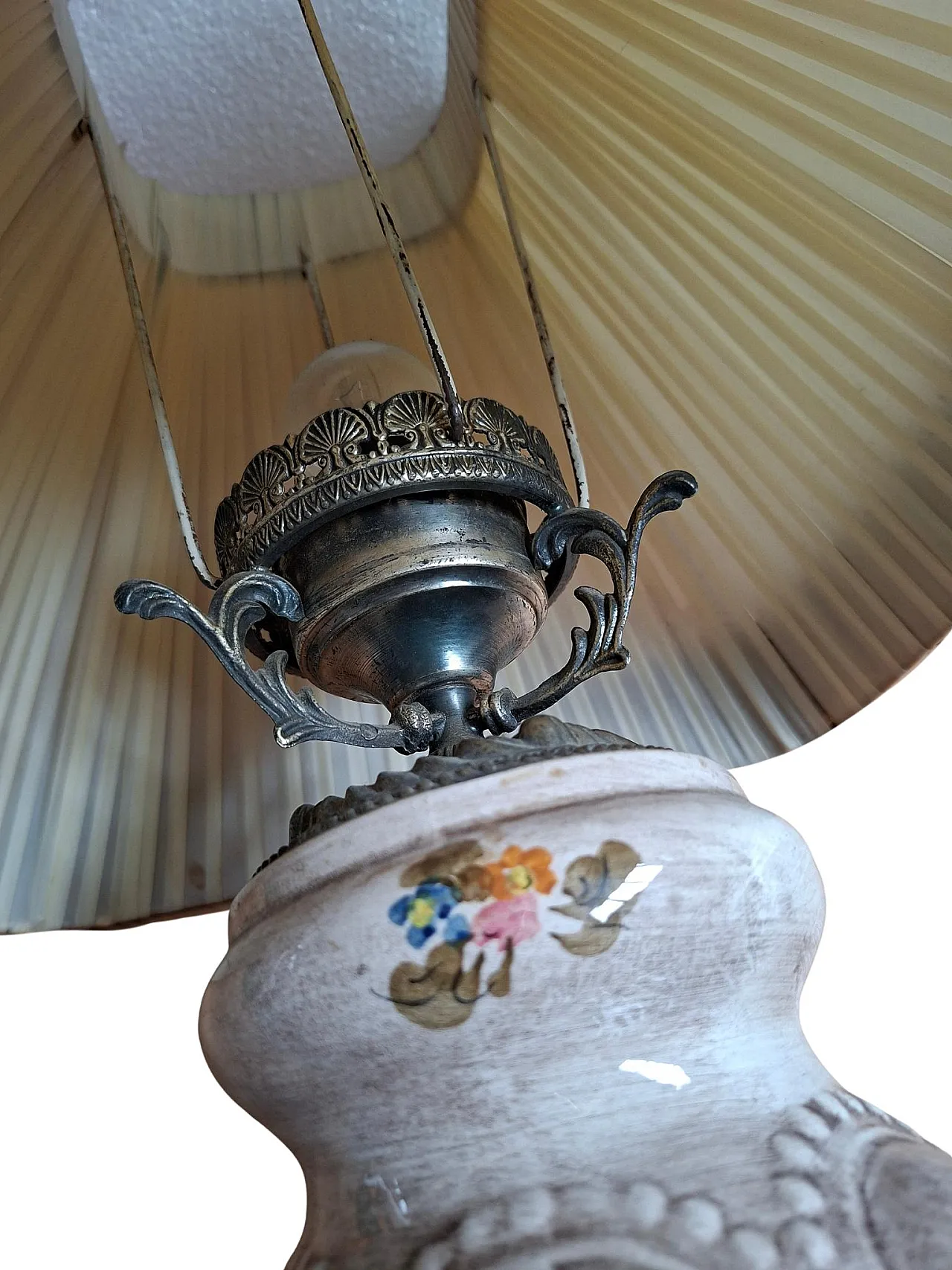 Hand-painted ceramic and velvet table lamp, 20th century 13