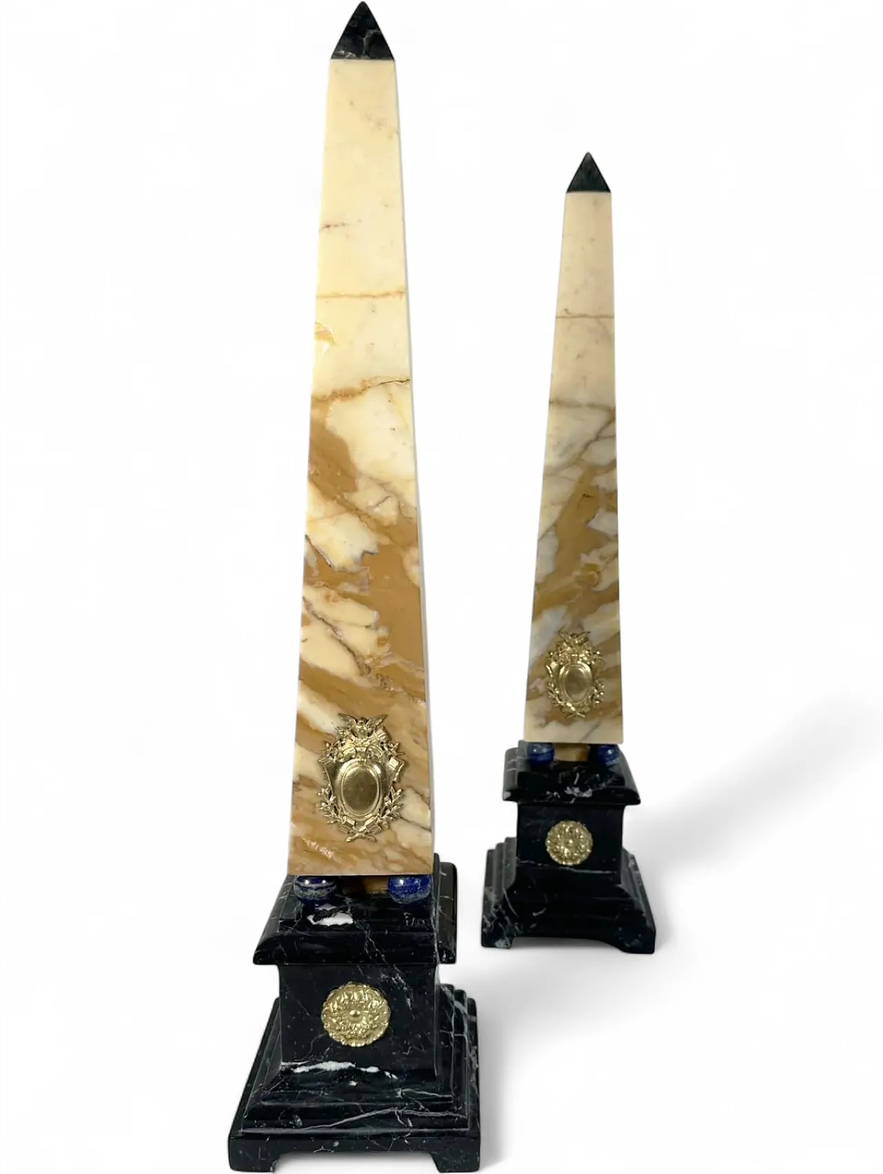 Pair of obelisks in polychrome marble and gilded bronze, 20th century 7
