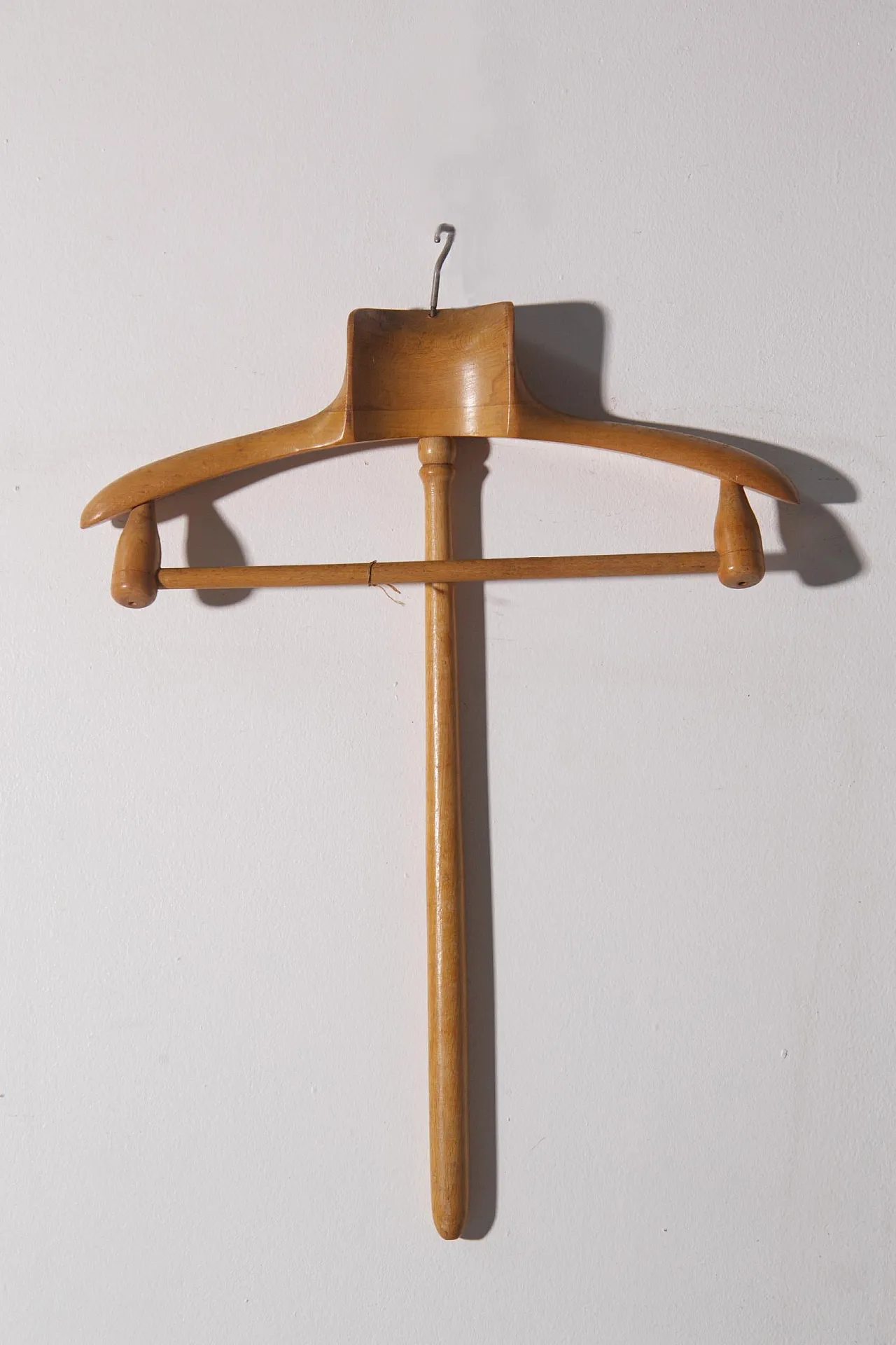 Wooden coat hangers, 1950s 11