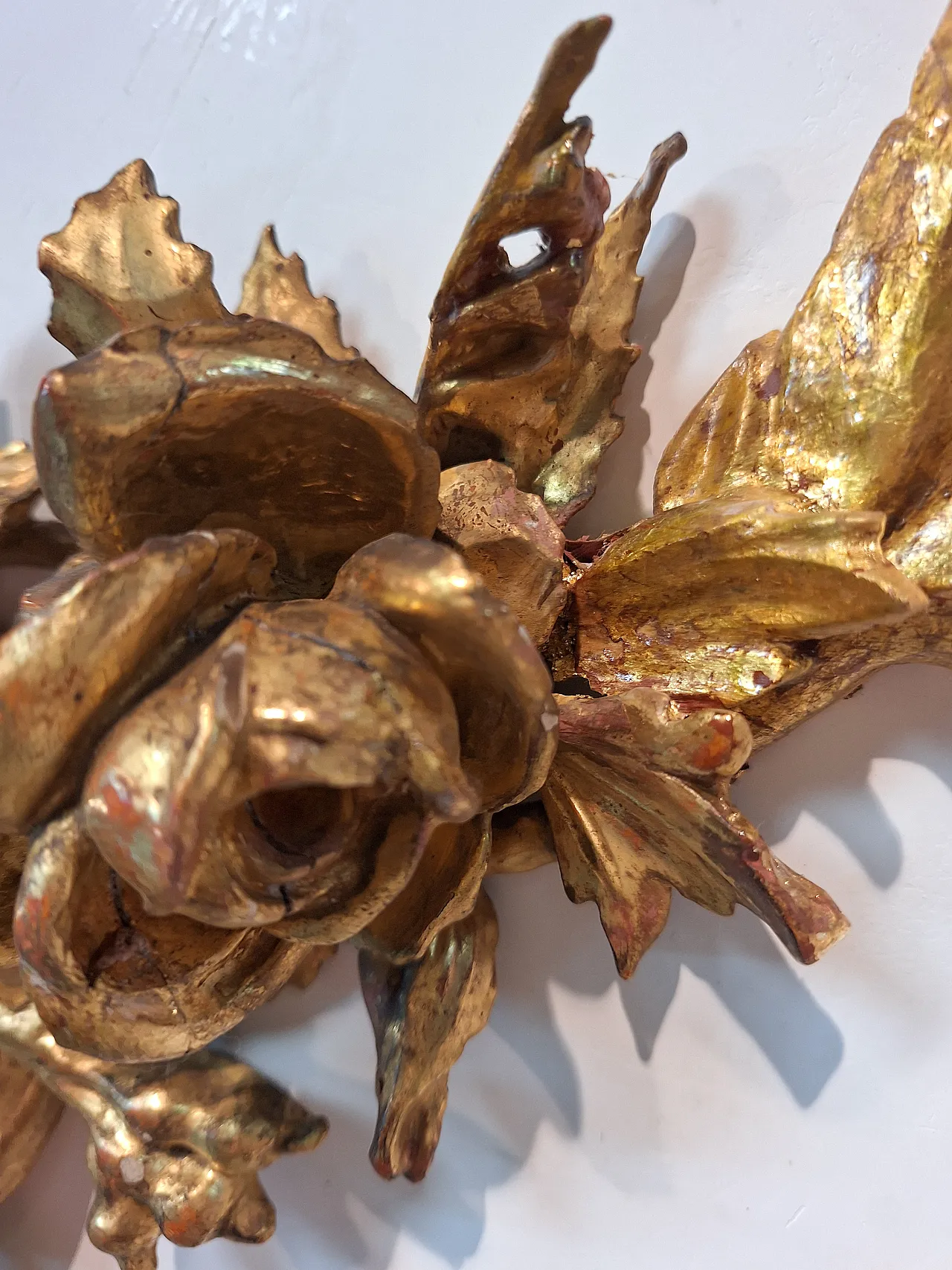 Gilded wooden dragon-shaped cymatium sculpture, late 19th century 1