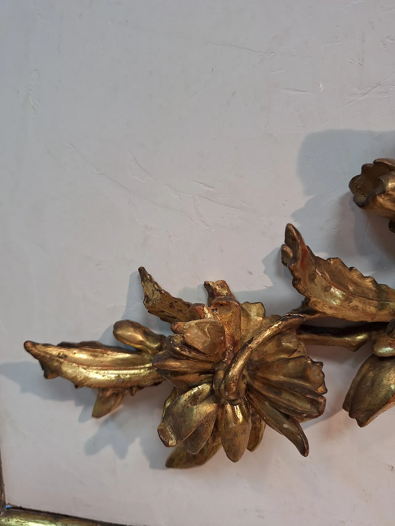 Gilded wooden dragon-shaped cymatium sculpture, late 19th century 19