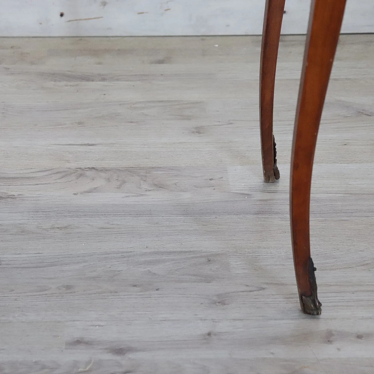 Refined late 19th century bedside table 4