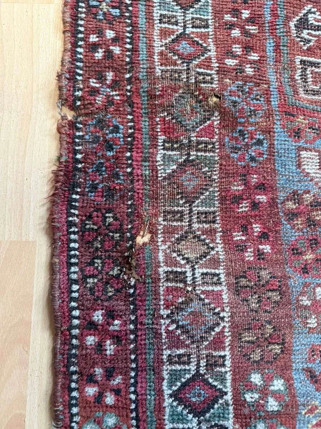 Middle Eastern baluch tribal rug, 19th century 5