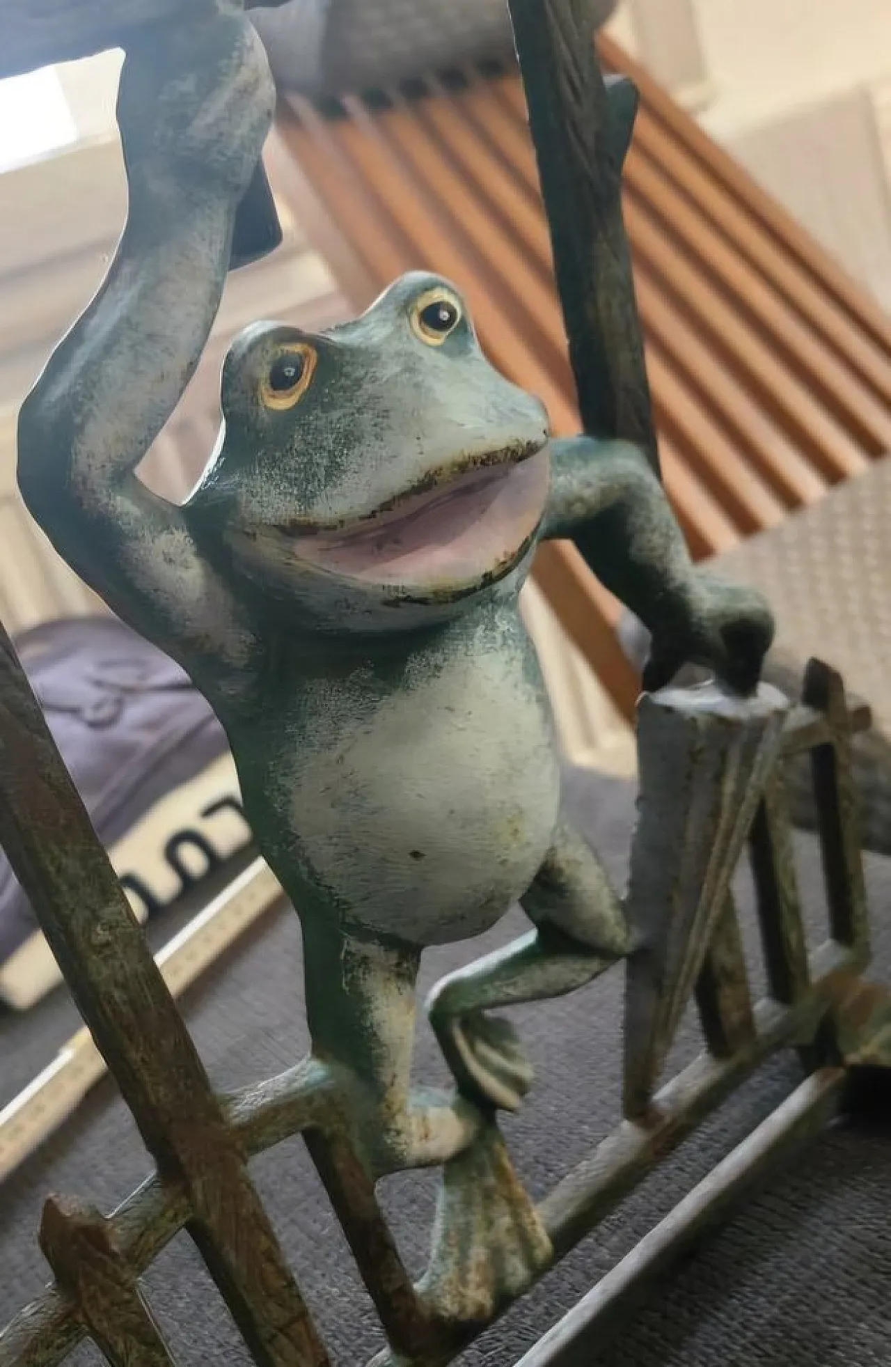 Umbrella stand with frog motif, early 20th century 2