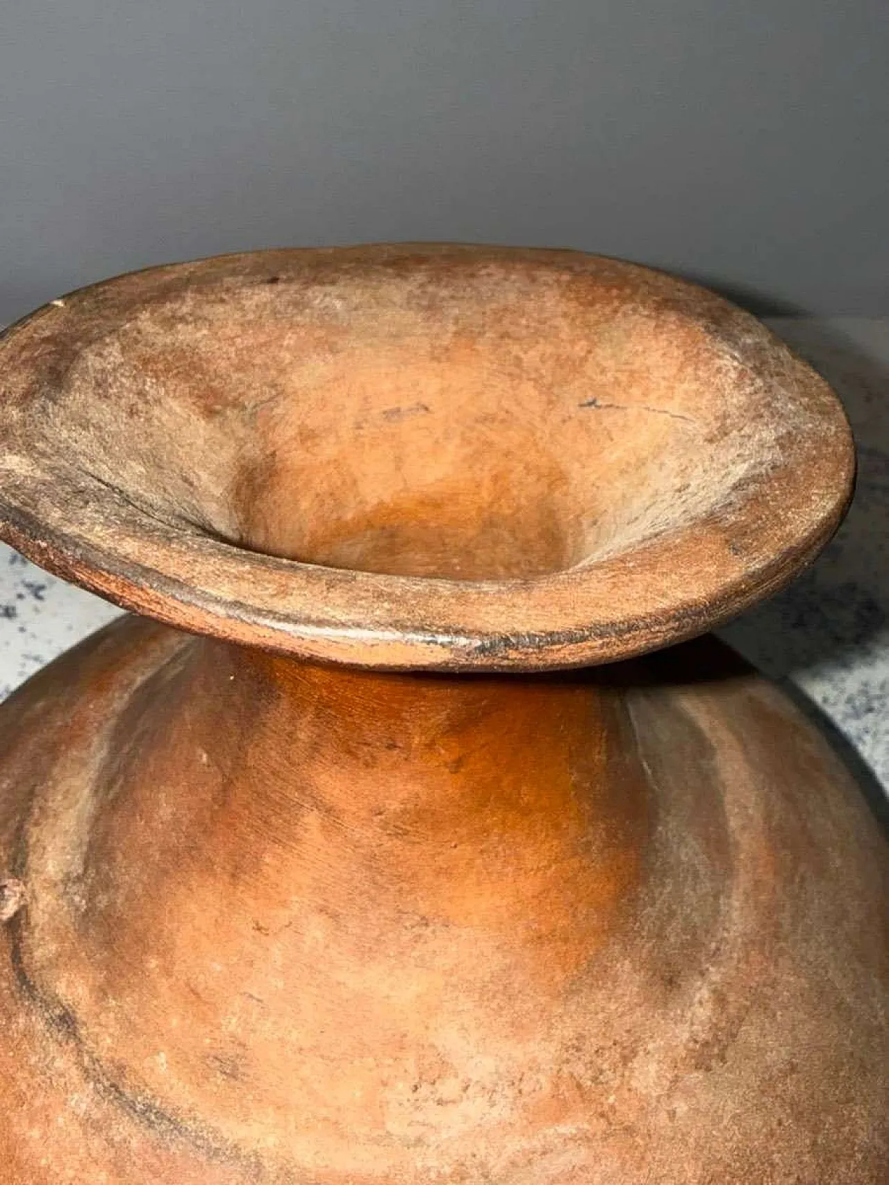 Peruvian globular terracotta vessel with flared rim 2