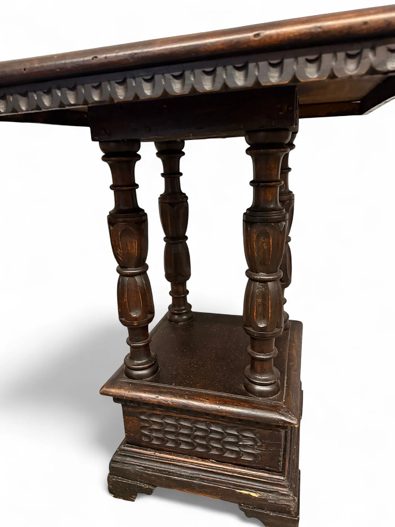Walnut coffee table, early 20th century 7