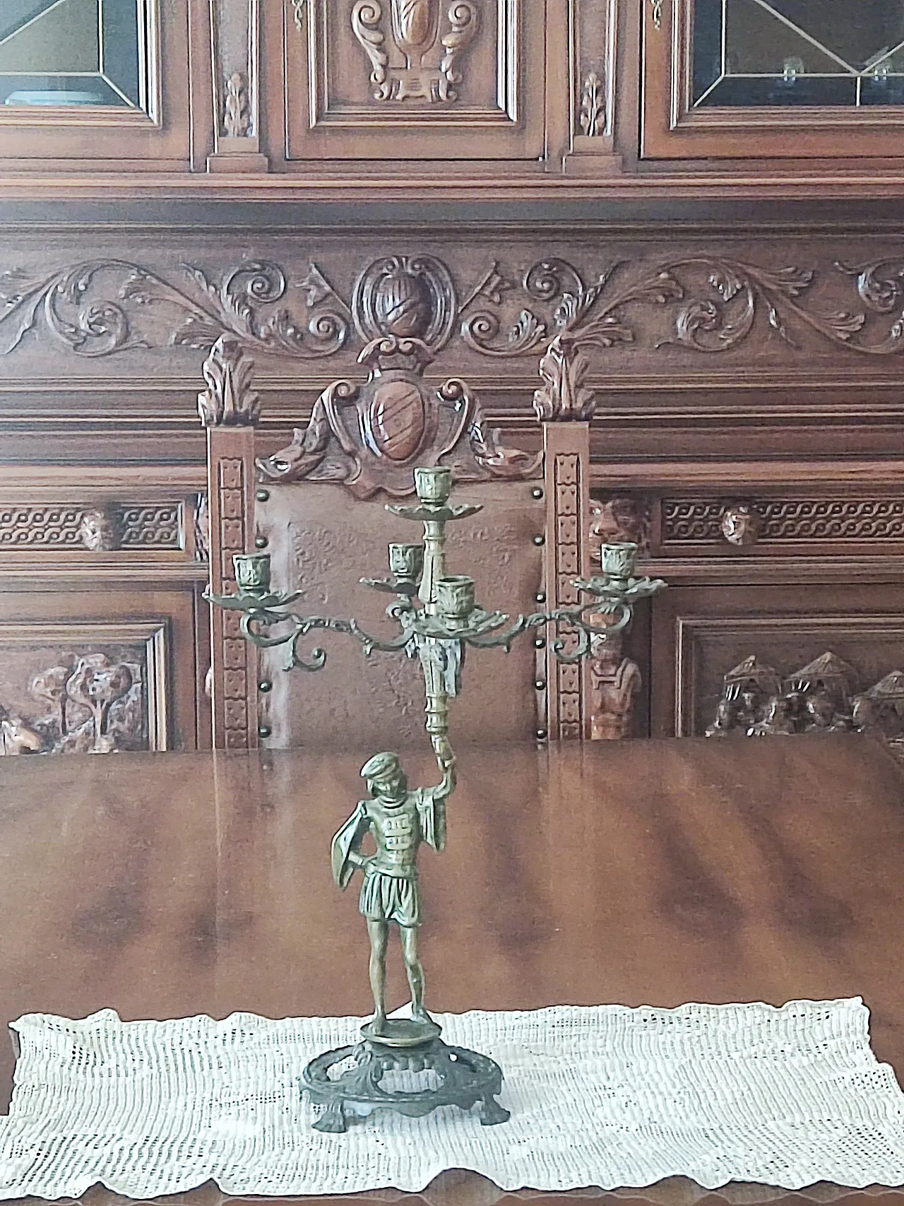 5-light bronze candelabra with Renaissance figure, 19th century 3